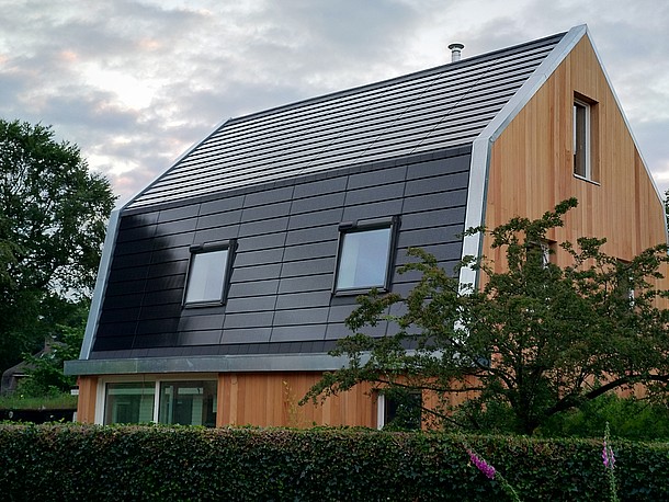 Photovoltaik-Module als Dacheindeckung und Fassade